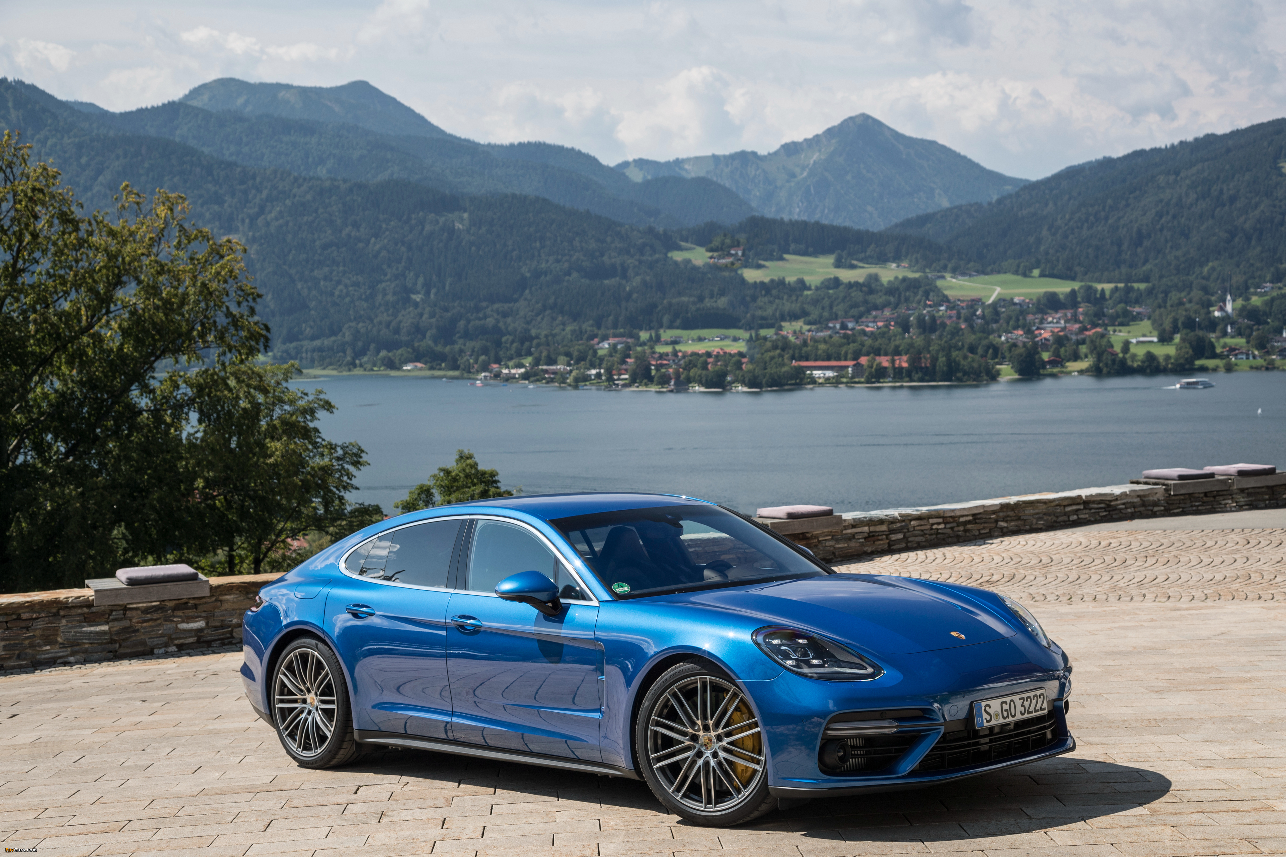 Porsche Panamera Turbo 2016 pictures (4096 x 2731)