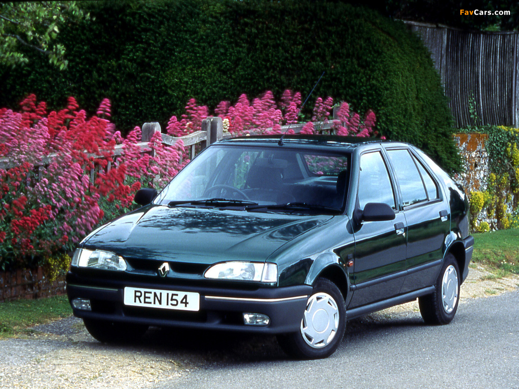 Photos of Renault 19 5-door UK-spec 1992–96 (1024 x 768)