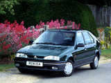 Photos of Renault 19 5-door UK-spec 1992–96
