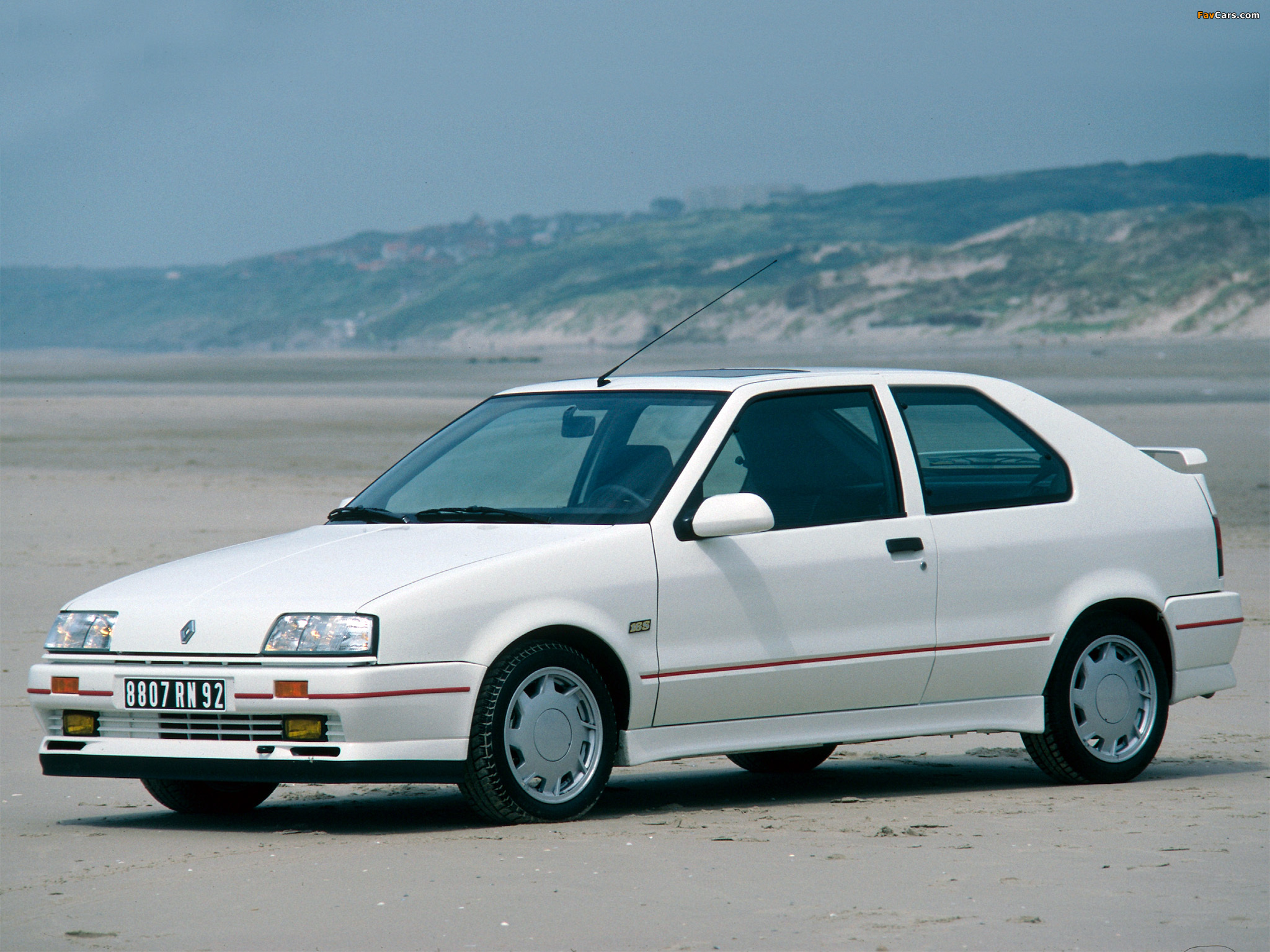 Pictures of Renault 19 16V 3-door 1988–92 (2048 x 1536)