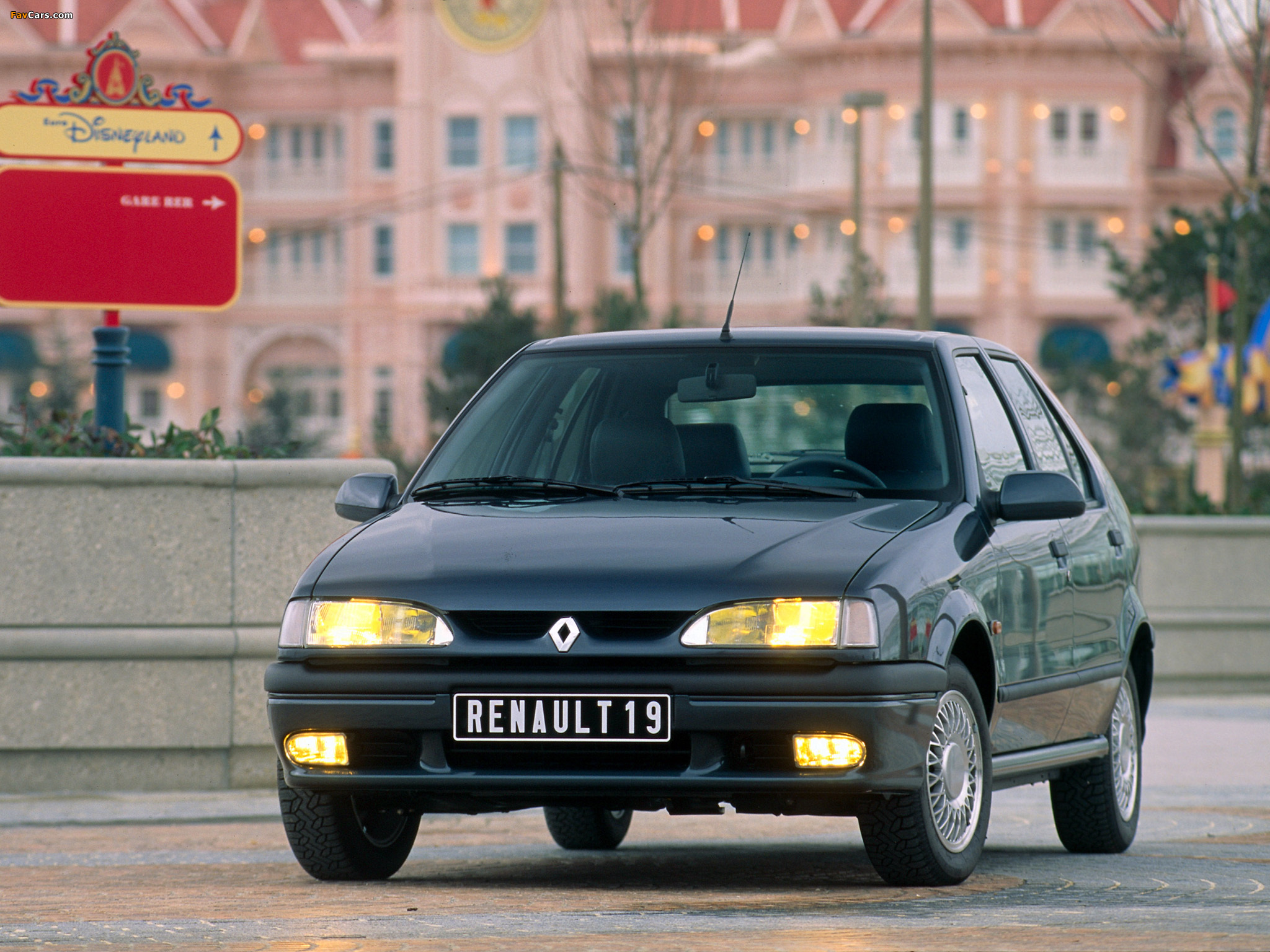 Renault 19 5-door 1992–96 wallpapers (2048 x 1536)