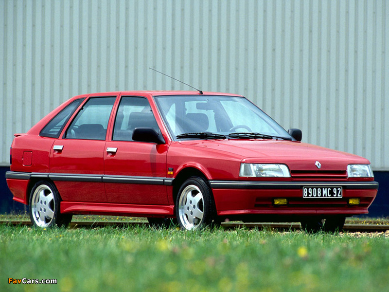 Photos of Renault 21 TXI Hatchback 1990–94 (800 x 600)