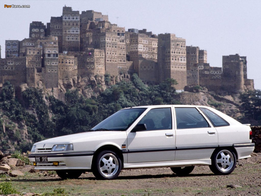 Pictures of Renault 21 TXI Hatchback 1990–94 (1024 x 768)