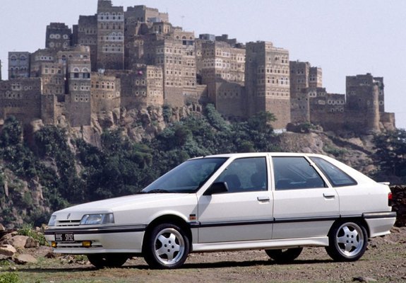 Pictures of Renault 21 TXI Hatchback 1990–94