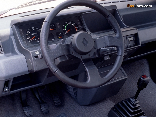 Pictures of Renault 5 3-door 1985–96 (640 x 480)