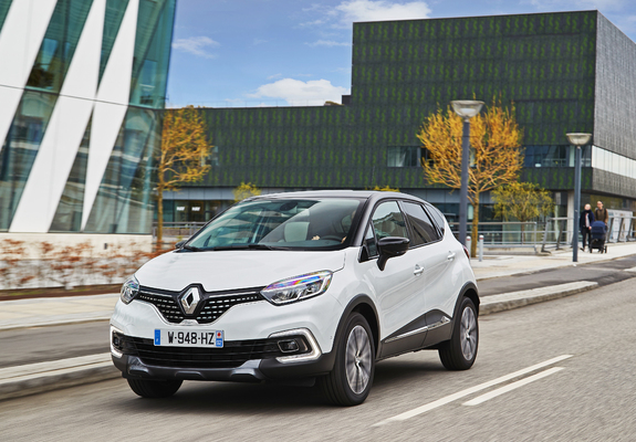 Photos of Renault Captur Initiale Paris 2017