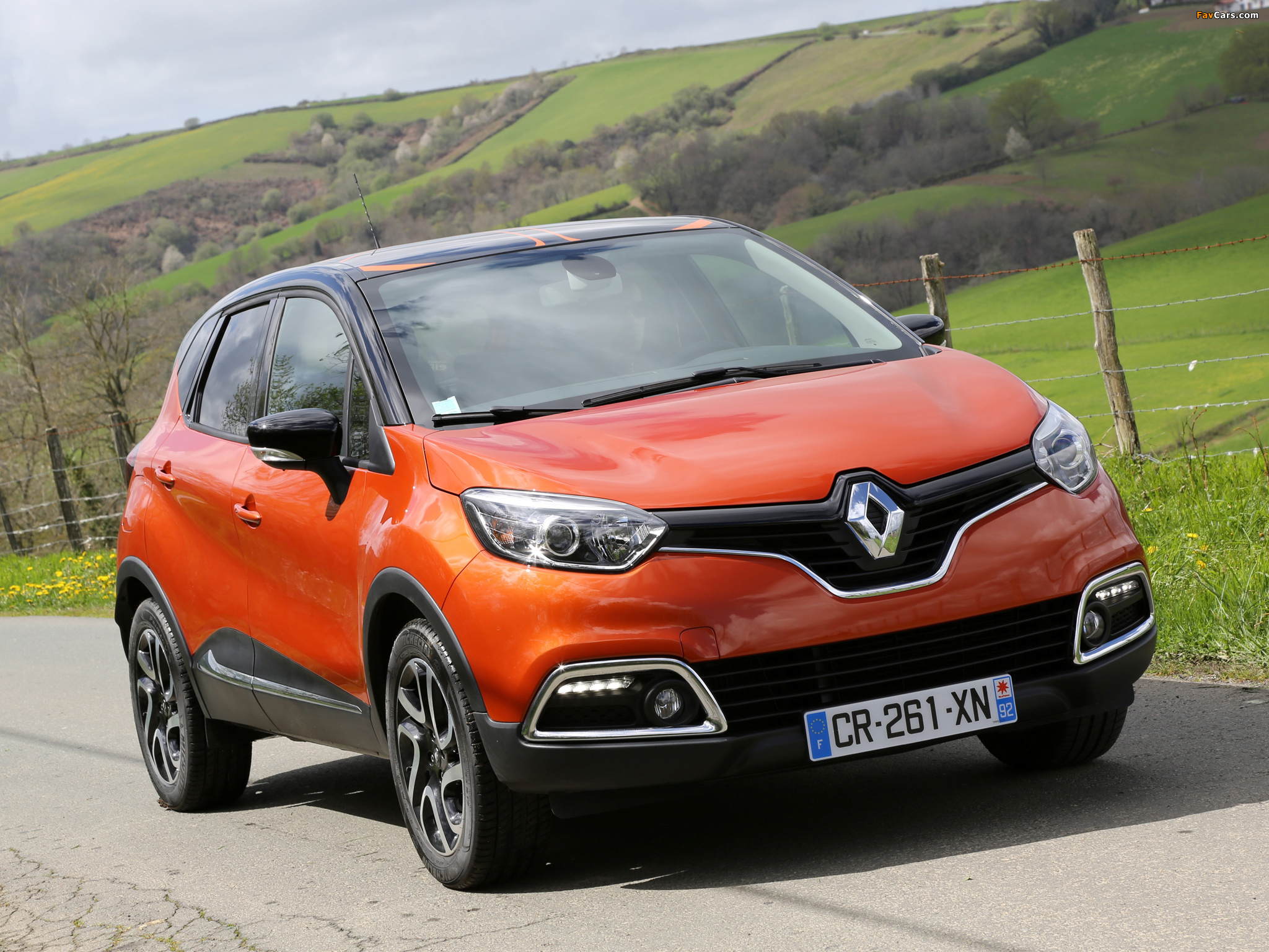 Renault Captur 2013 wallpapers (2048 x 1536)