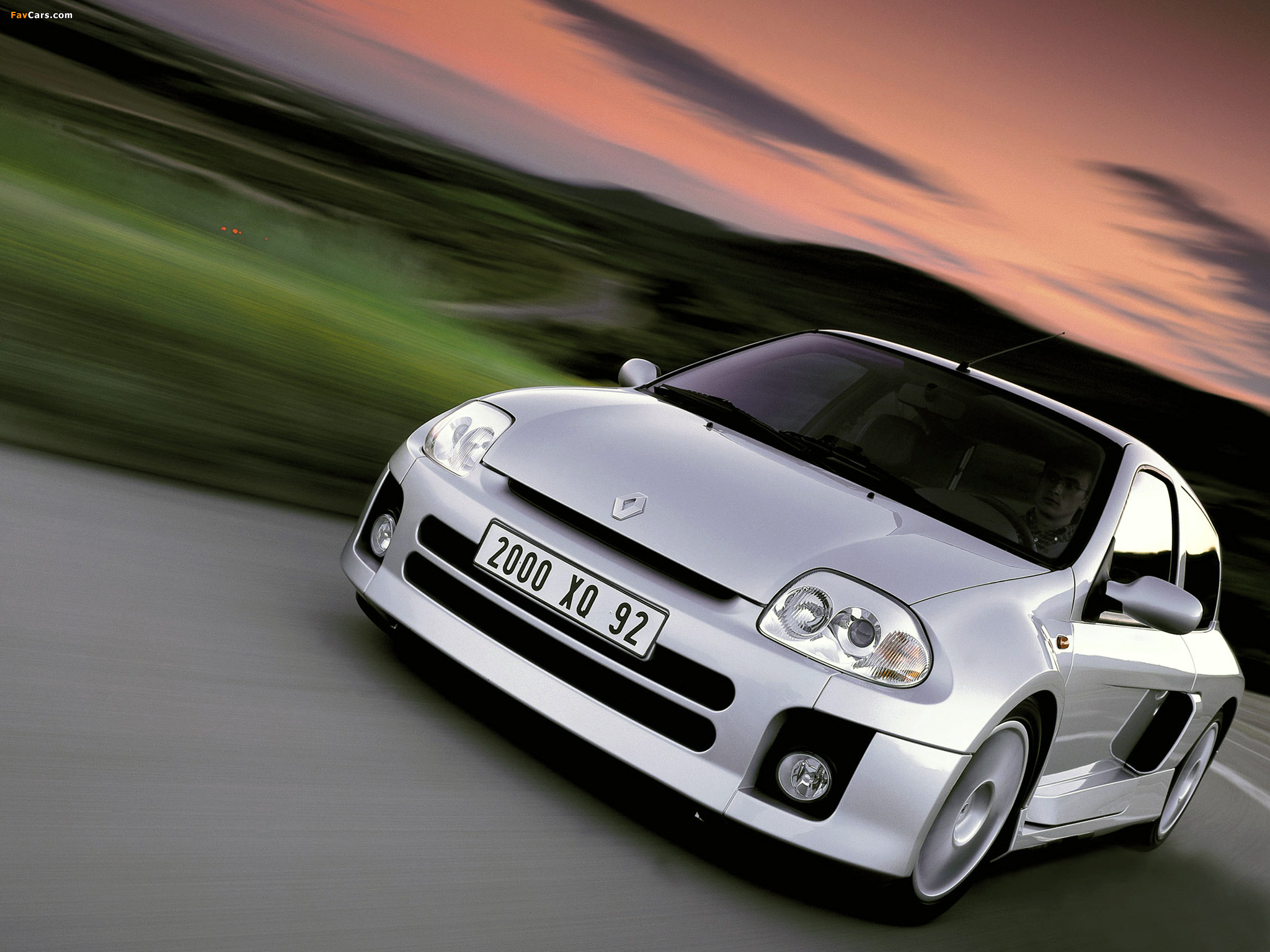 Images of Renault Clio V6 Sport 1999–2001 (2048 x 1536)