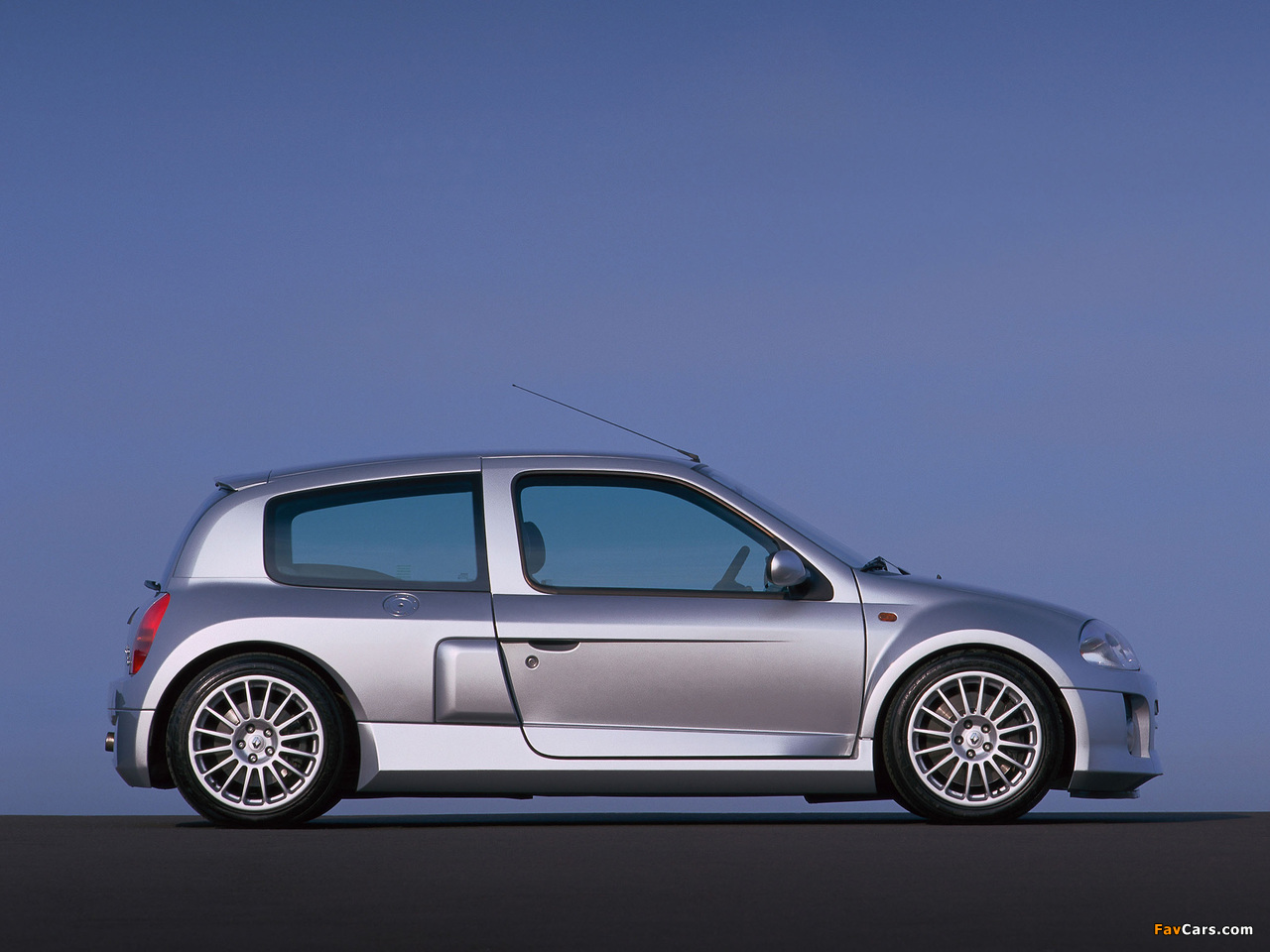 Images of Renault Clio V6 Sport 1999–2001 (1280 x 960)