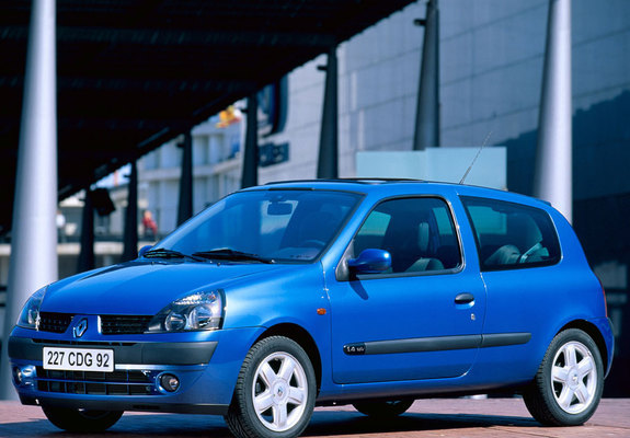Images of Renault Clio 3-door 2001–05