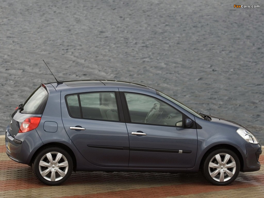 Images of Renault Clio 5-door 2005–09 (1024 x 768)
