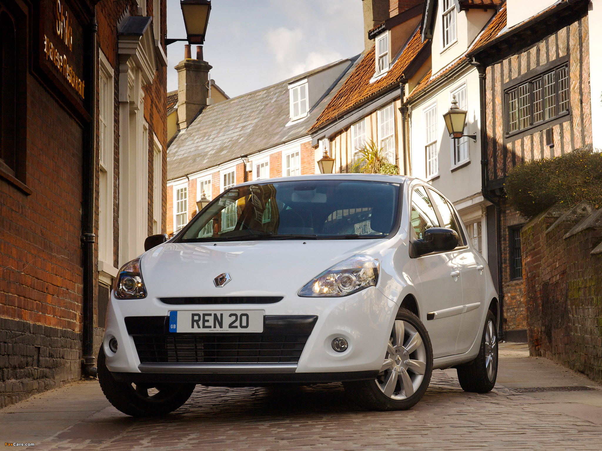 Images of Renault Clio 20th Limited Edition UK-spec 2010 (2048 x 1536)