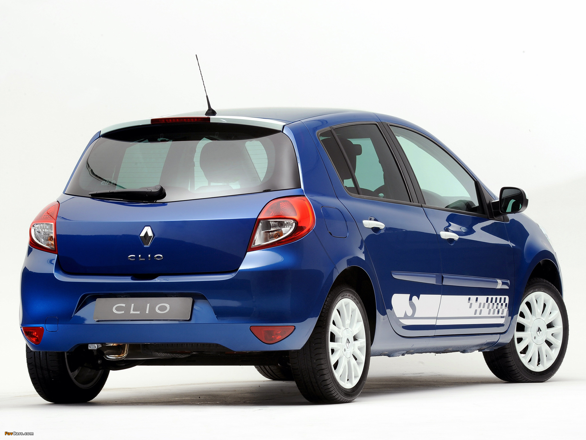 Images of Renault Clio S 5-door ZA-spec 2010–12 (2048 x 1536)