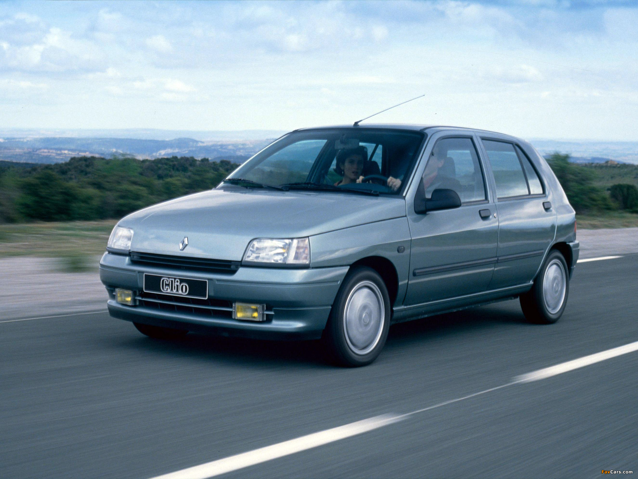 Photos of Renault Clio 5-door 1990–97 (2048 x 1536)