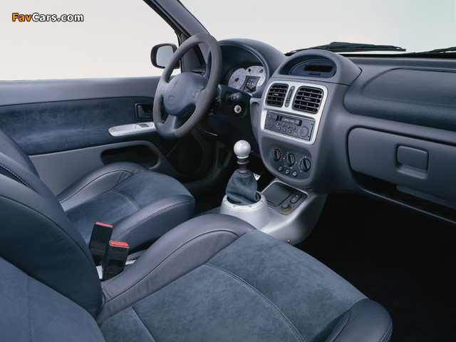Photos of Renault Clio V6 Sport 1999–2001 (640 x 480)
