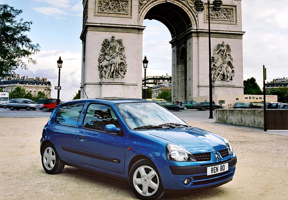 Photos of Renault Clio 3-door 2001–05