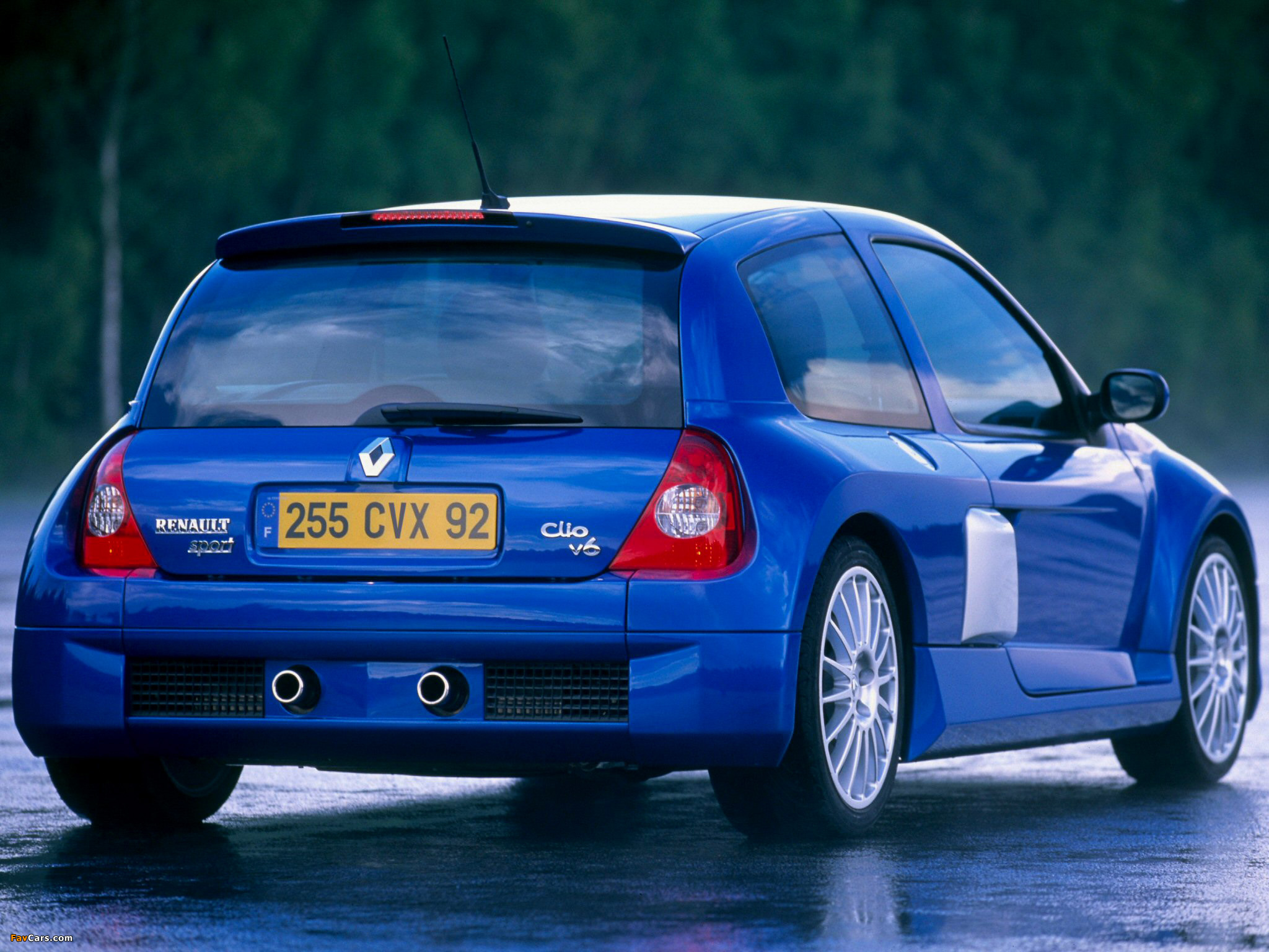 Photos of Renault Clio V6 Sport 2003–04 (2048 x 1536)