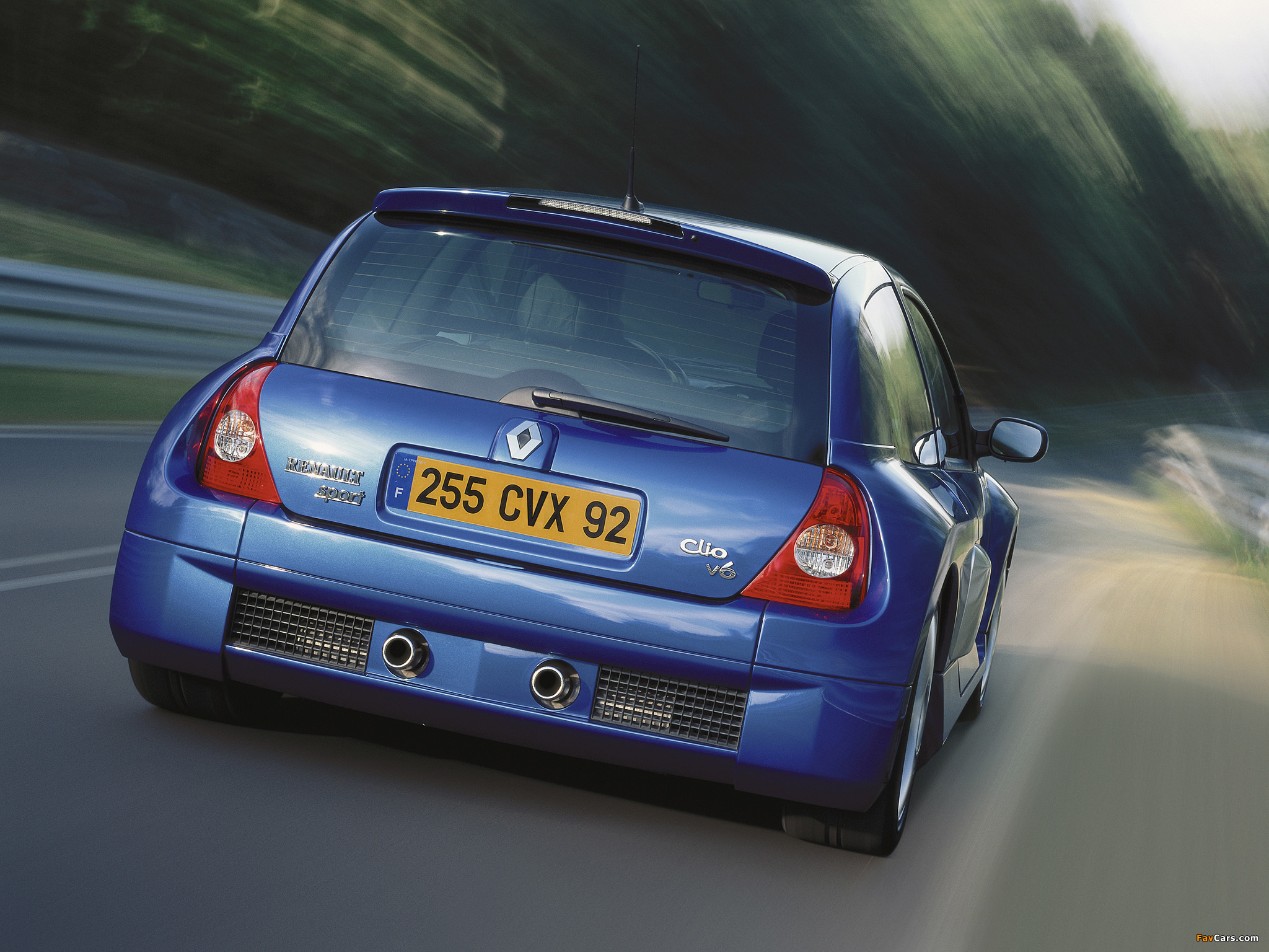 Photos of Renault Clio V6 Sport 2003–04 (2048 x 1536)