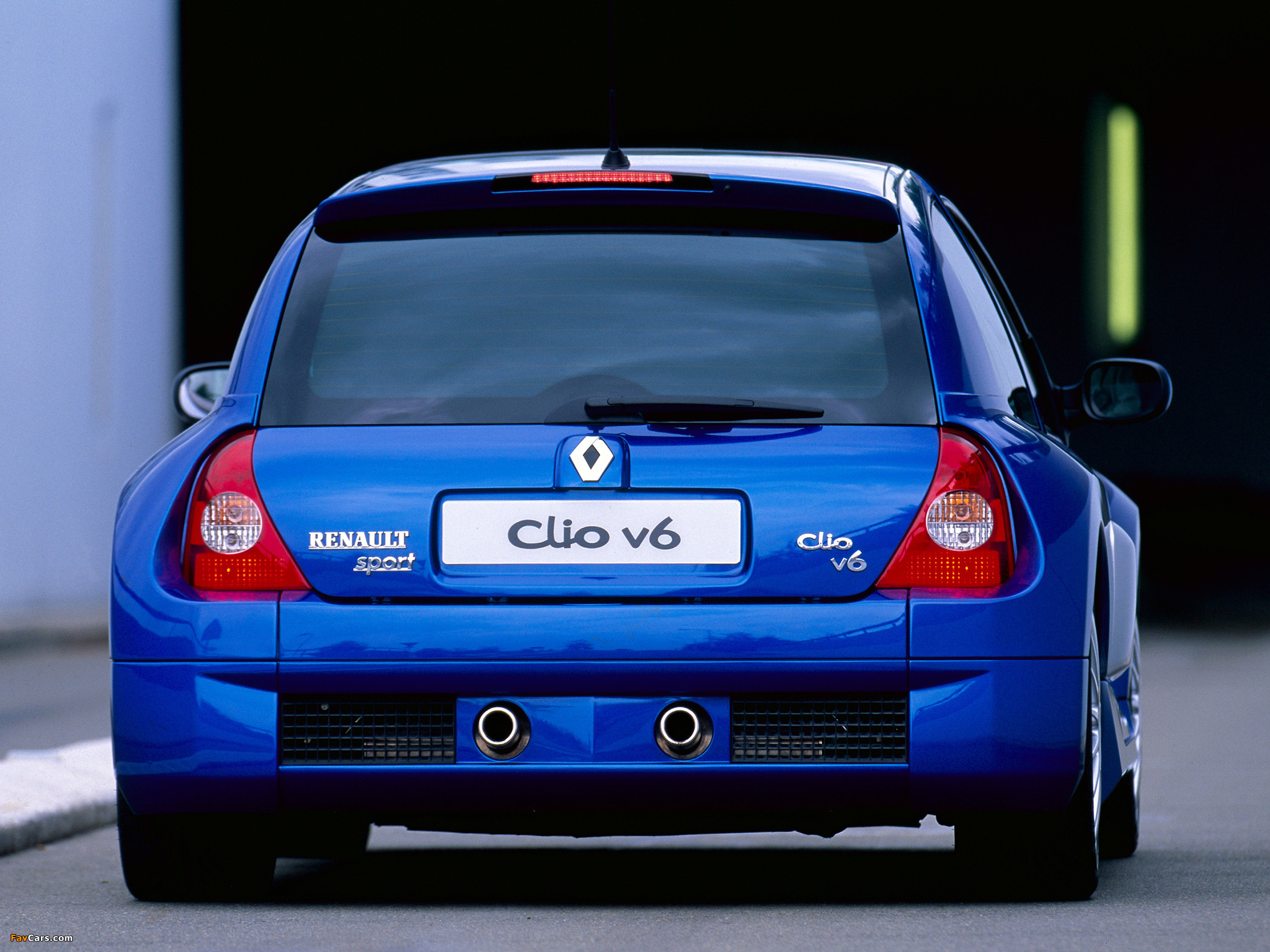 Photos of Renault Clio V6 Sport 2003–04 (2048 x 1536)