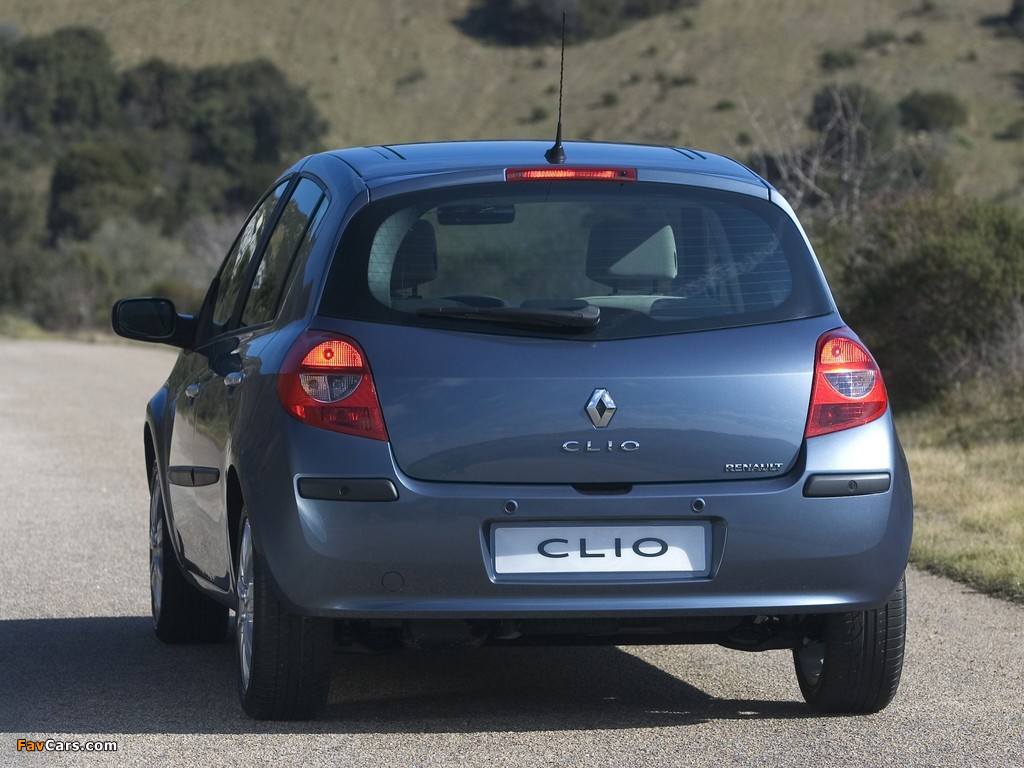 Photos of Renault Clio 5-door 2005–09 (1024 x 768)