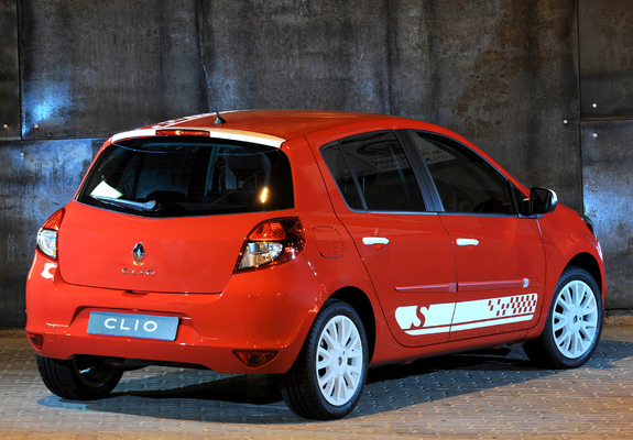 Photos of Renault Clio S 5-door ZA-spec 2010–12