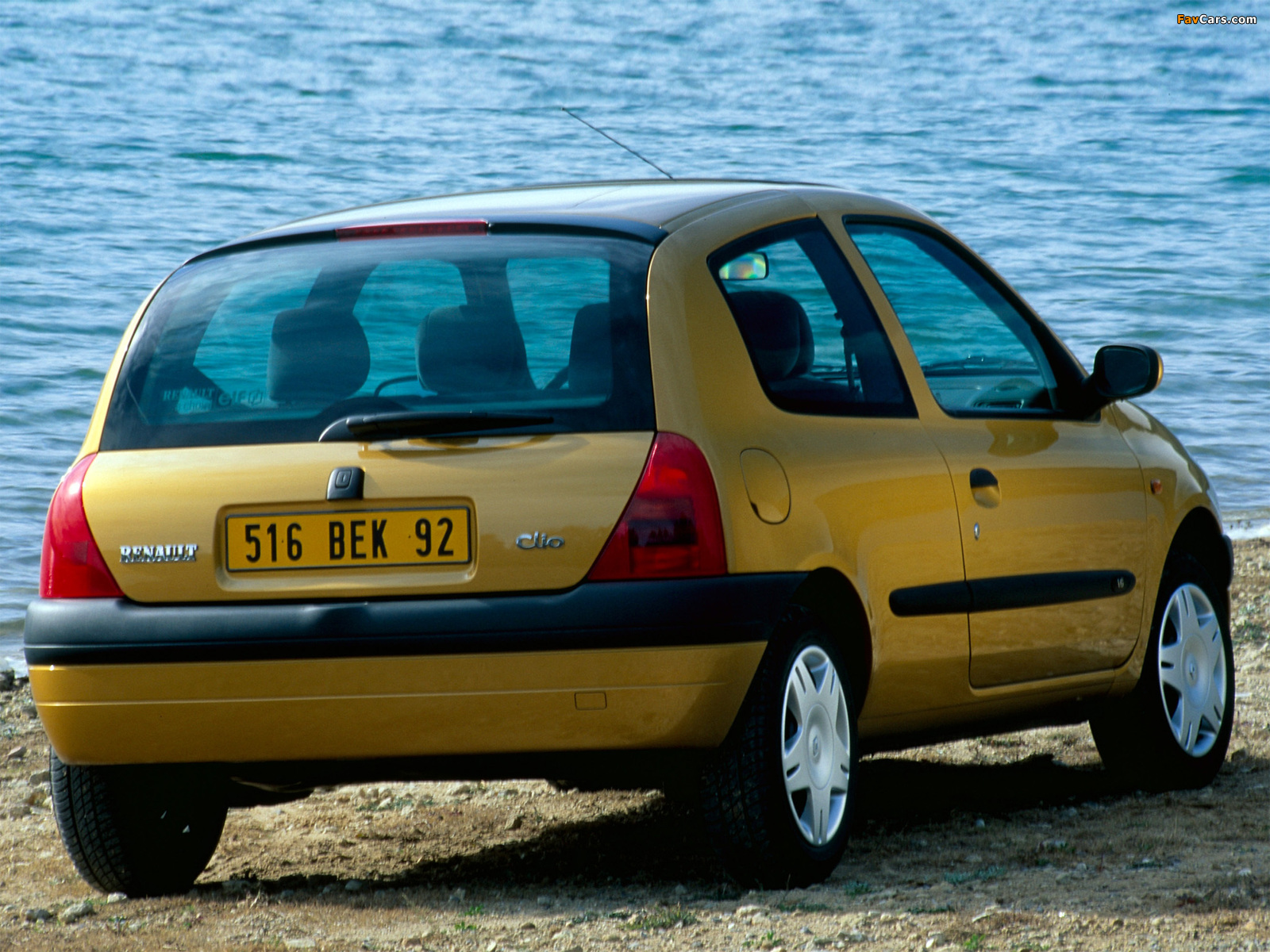 Pictures of Renault Clio 3-door 1998–2001 (1600 x 1200)