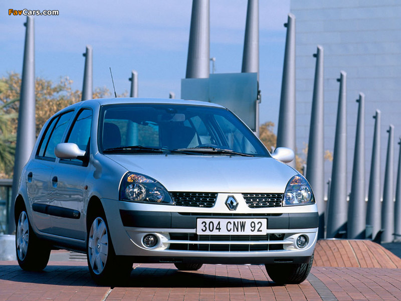 Pictures of Renault Clio 5-door 2001–05 (800 x 600)