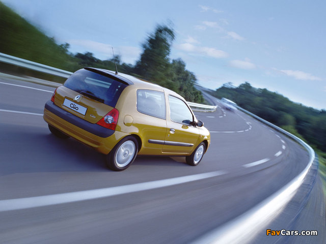 Pictures of Renault Clio 3-door 2001–05 (640 x 480)