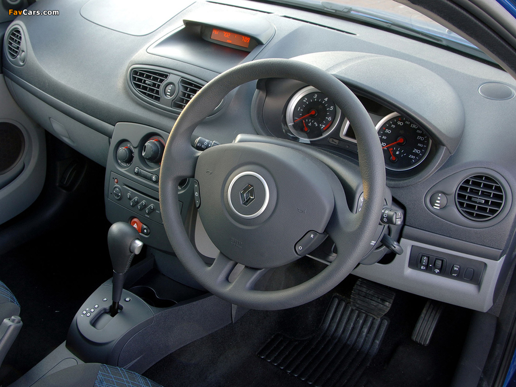 Pictures of Renault Clio 5-door ZA-spec 2006–09 (1024 x 768)