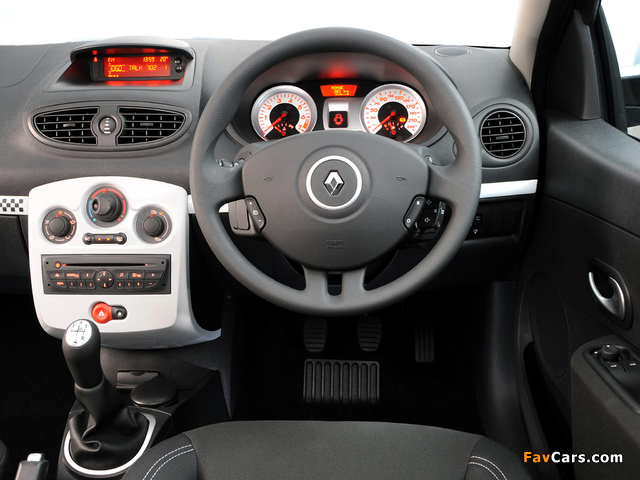 Pictures of Renault Clio S 5-door ZA-spec 2010–12 (640 x 480)