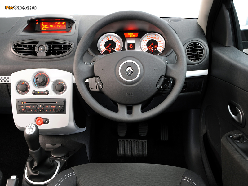 Pictures of Renault Clio S 5-door ZA-spec 2010–12 (800 x 600)