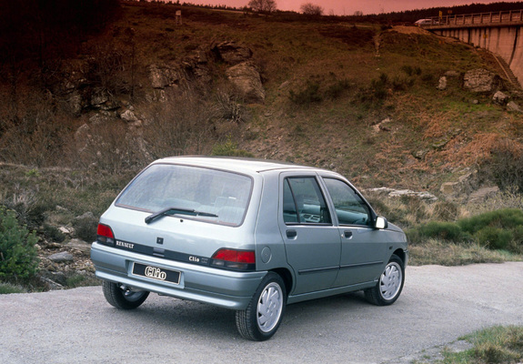 Renault Clio 5-door 1990–97 images