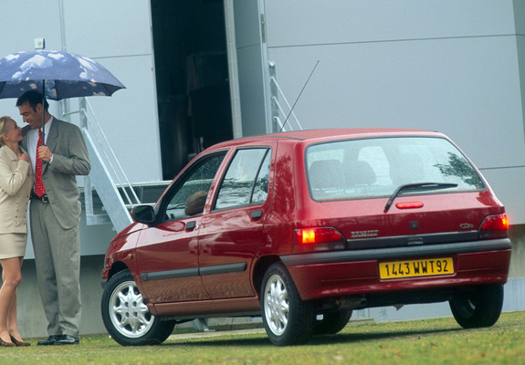 Renault Clio 5-door 1990–97 wallpapers