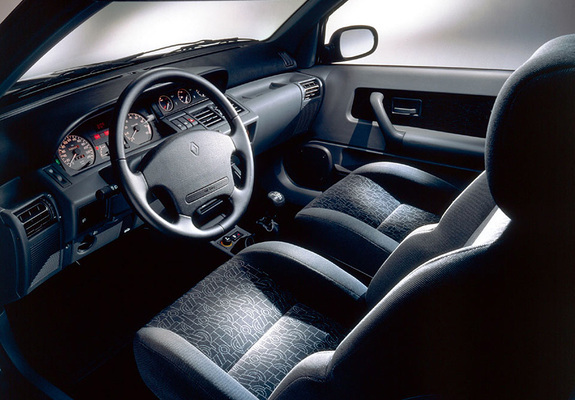 Renault Clio 16S 1994–96 images