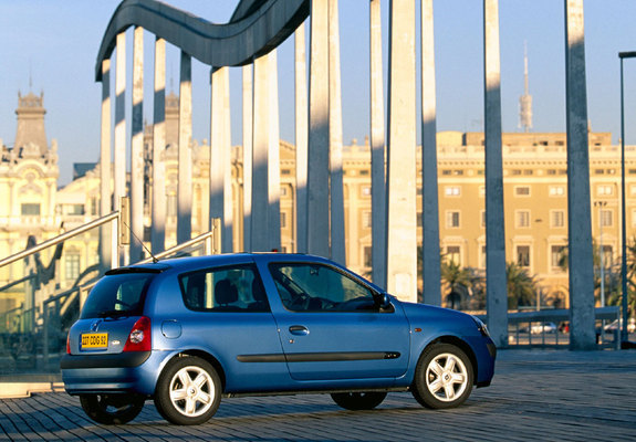Renault Clio 3-door 2001–05 images