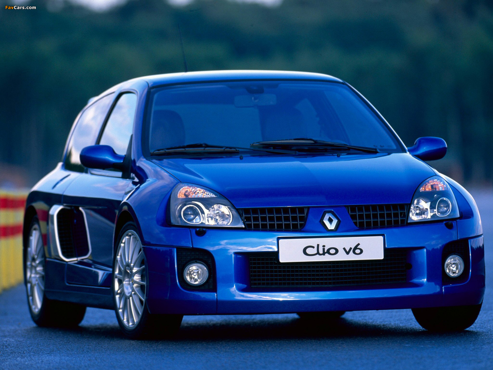 Renault Clio V6 Sport 2003–04 photos (1600 x 1200)