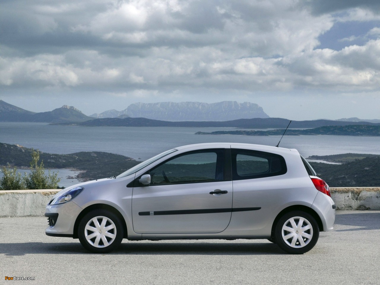 Renault Clio 3-door 2005–09 images (1280 x 960)