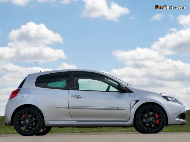 Renault Clio R.S. Silverstone GP 2011 pictures (640 x 480)