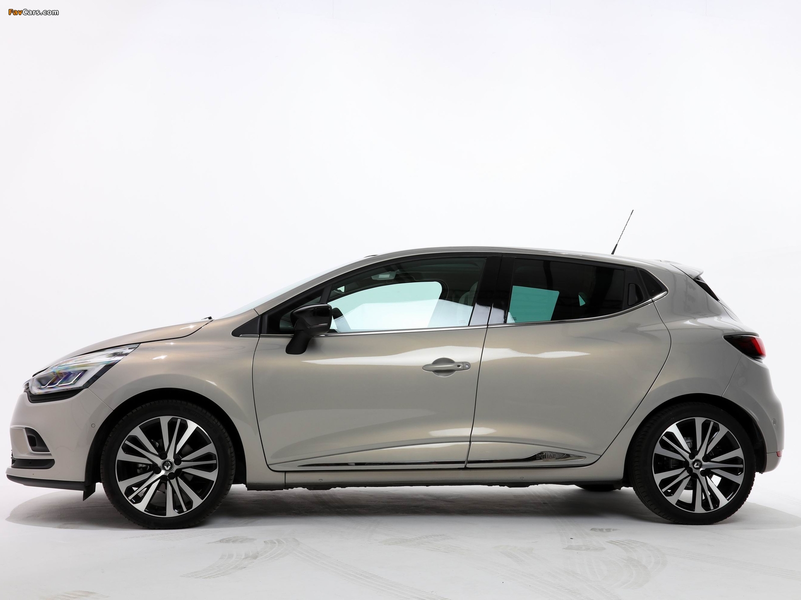 Renault Clio Initiale Paris 2016 pictures (1600 x 1200)