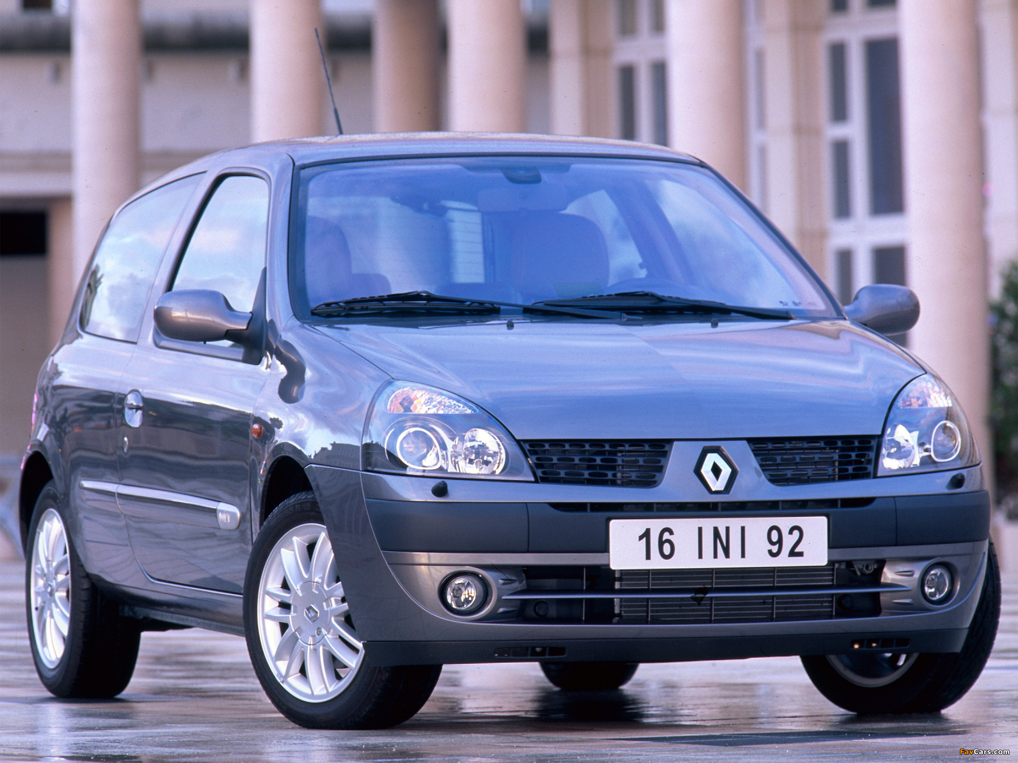 Renault Clio 3-door 2001–05 wallpapers (2048 x 1536)