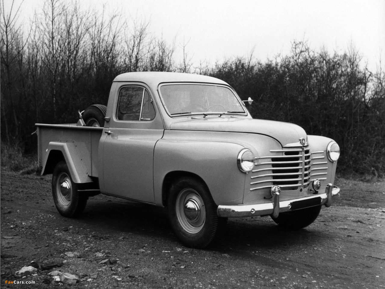 Photos of Renault Colorale Pickup 1950–57 (1280 x 960)