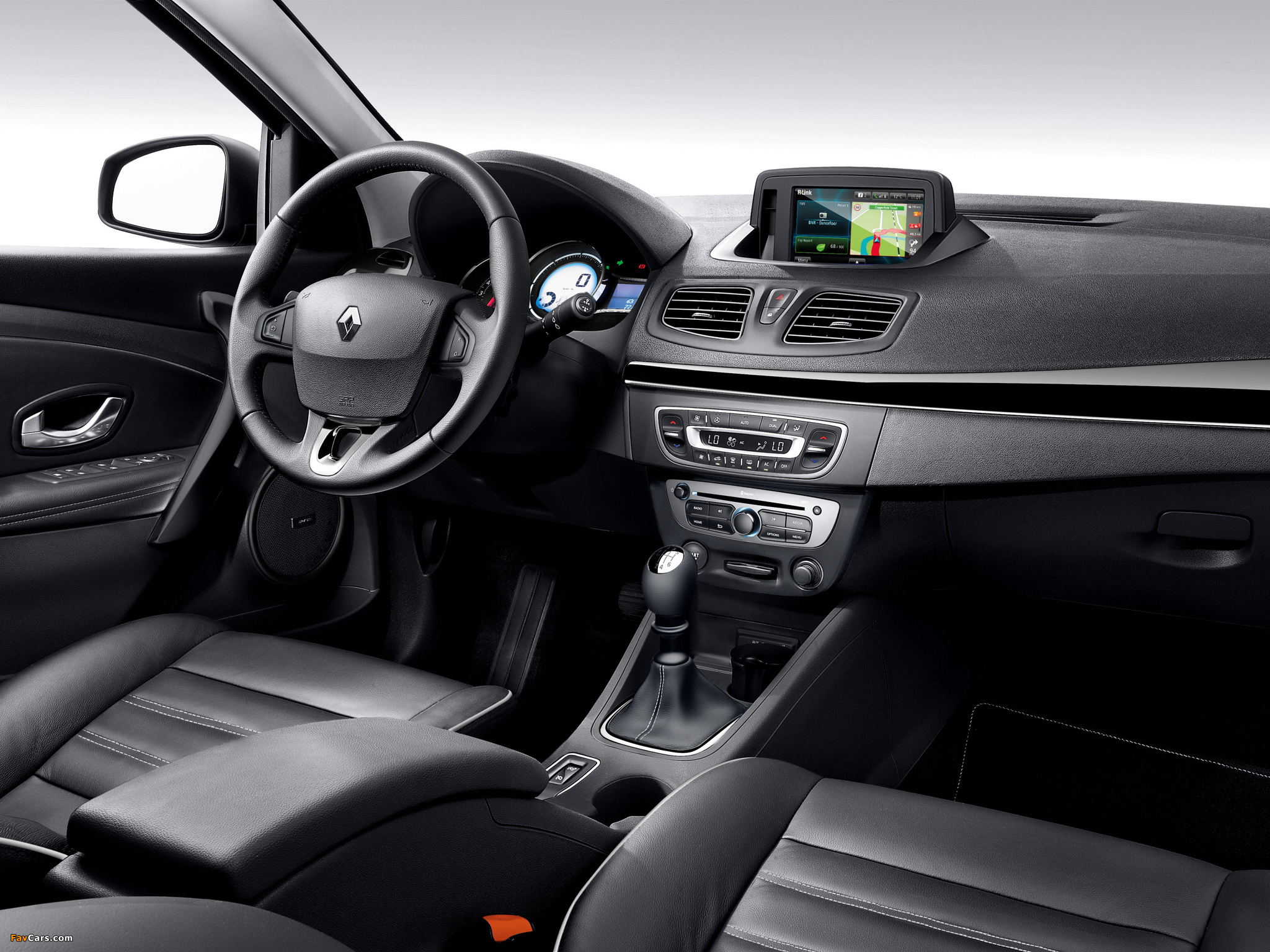 Renault Fluence 2012 images (2048 x 1536)