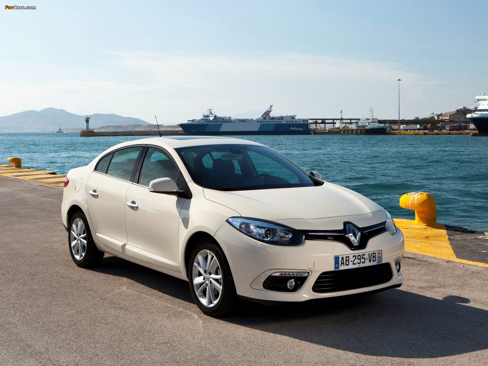 Renault Fluence 2012 wallpapers (1600 x 1200)