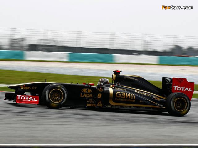 Renault R31 2011 wallpapers (640 x 480)