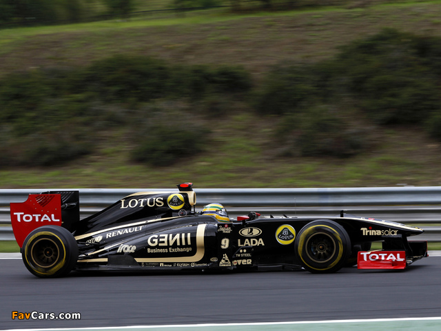 Renault R31 2011 wallpapers (640 x 480)