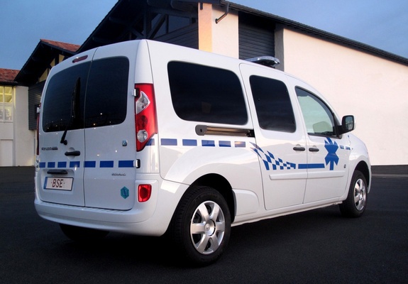 Pictures of Renault Kangoo Maxi Z.E. Ambulance 2011–13