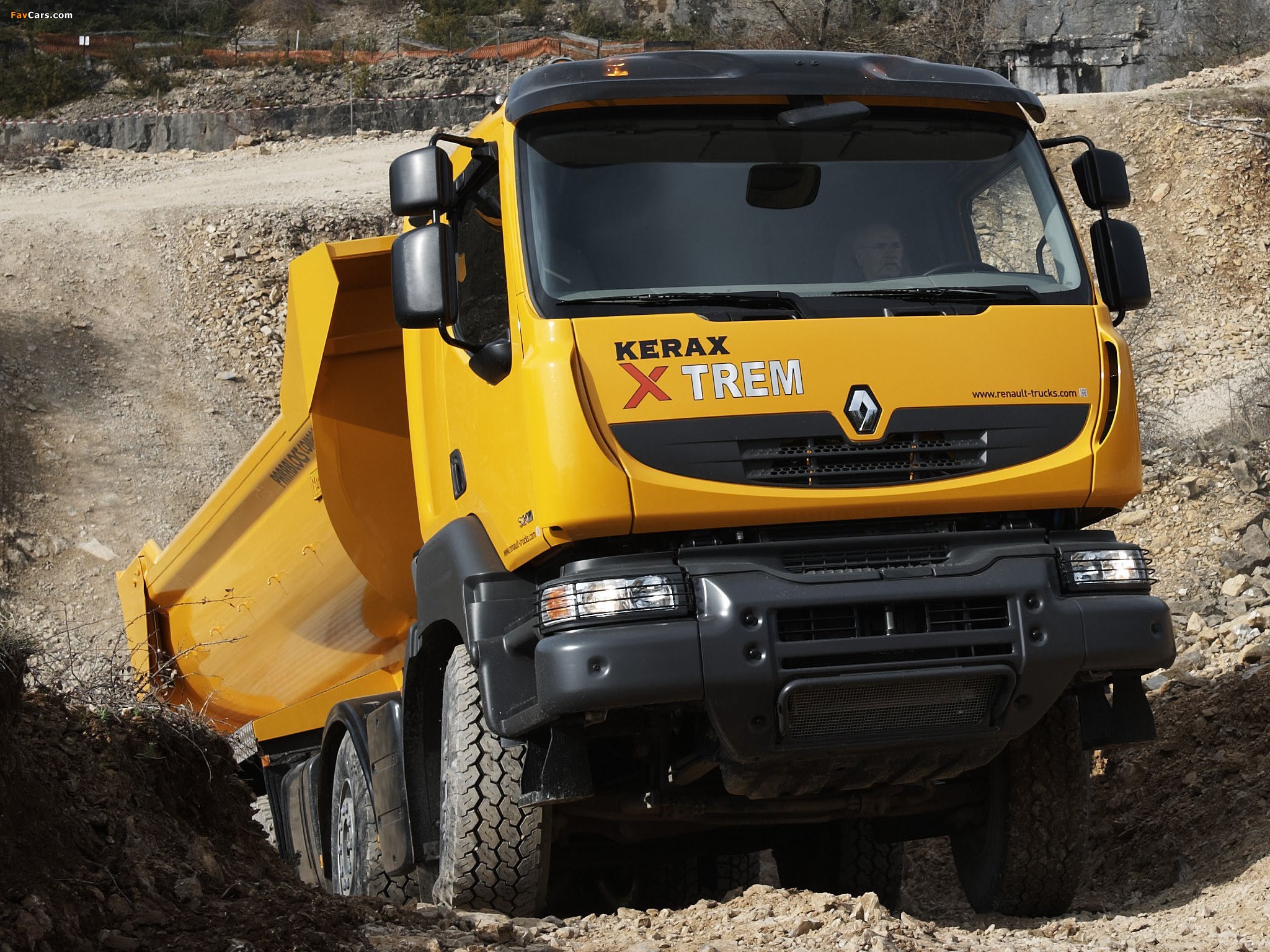 Pictures of Renault Kerax 8x4 XTREM Tipper 2011–13 (2048 x 1536)