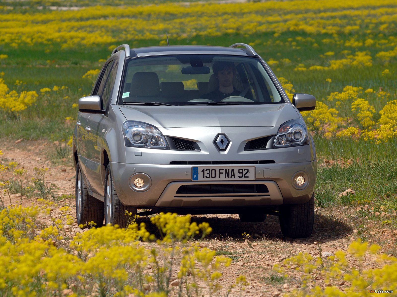 Renault Koleos 2008–11 wallpapers (1600 x 1200)