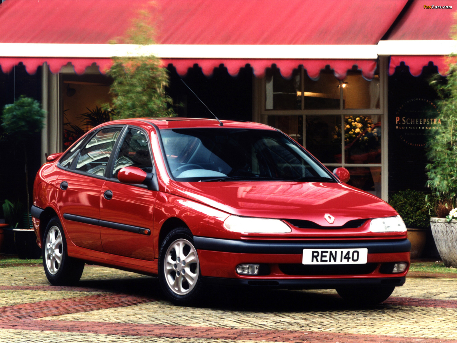 Images of Renault Laguna Hatchback UK-spec 1993–98 (1600 x 1200)