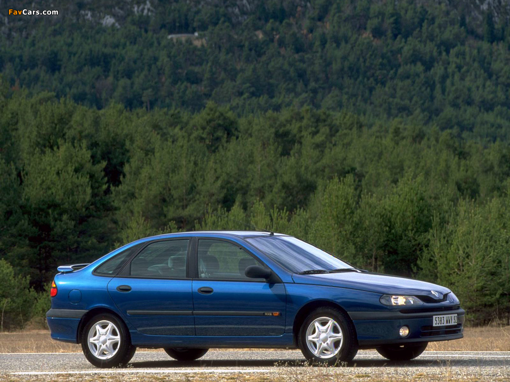 Images of Renault Laguna Hatchback 1998–2000 (1024 x 768)